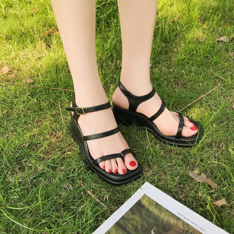 

Toe Post Ankle Strap Wedge Sandals, Black