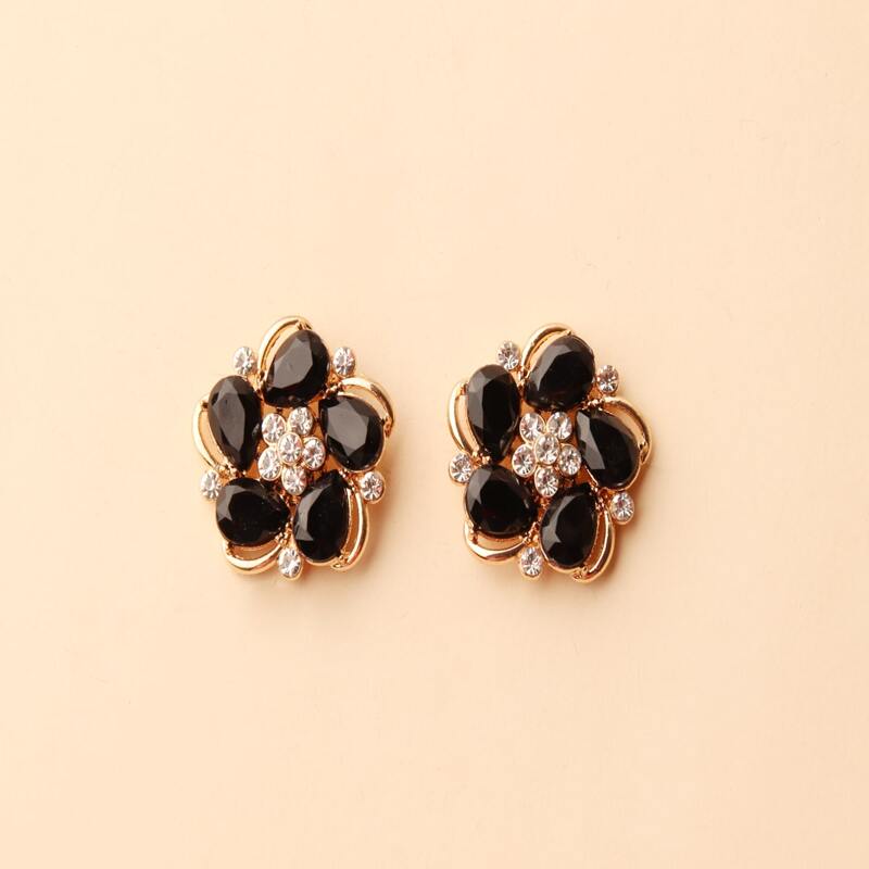

Flower Stud Earrings, Black