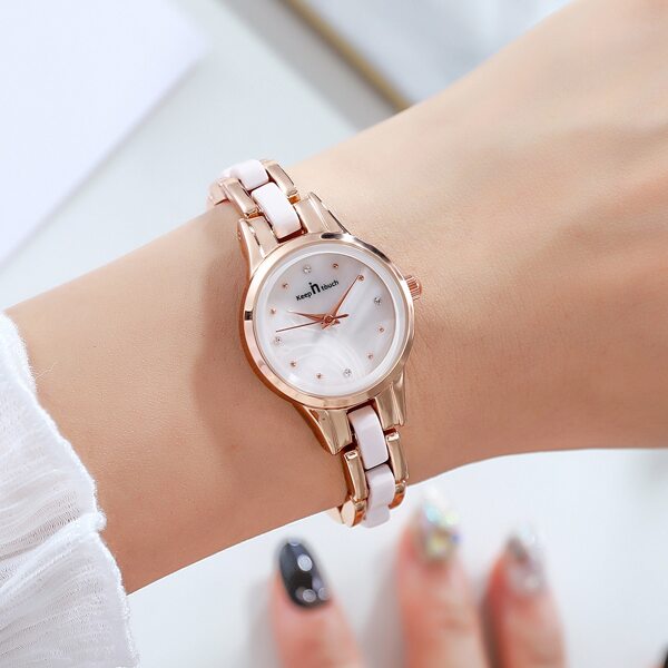 

Rhinestone Decor Round Pointer Quartz Watch