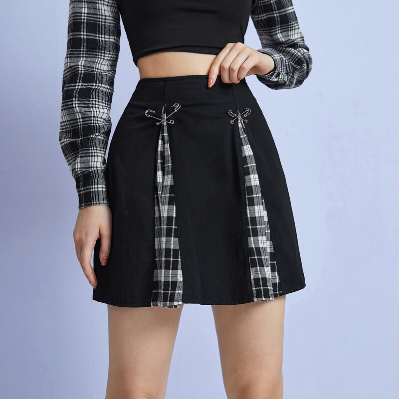 

Contrast Plaid Paper Clip Decor Skirt, Black and white