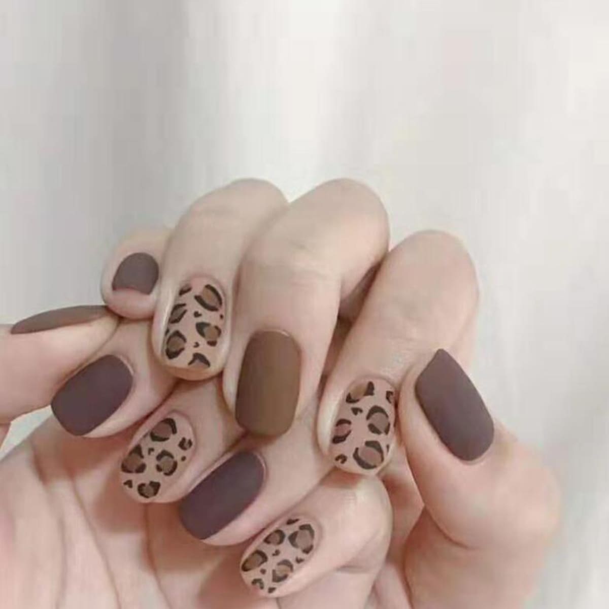 

24pcs Leopard Fake Nail, Brown