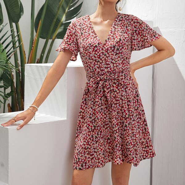 

Zip Back Belted Ditsy Floral Dress, Multicolor