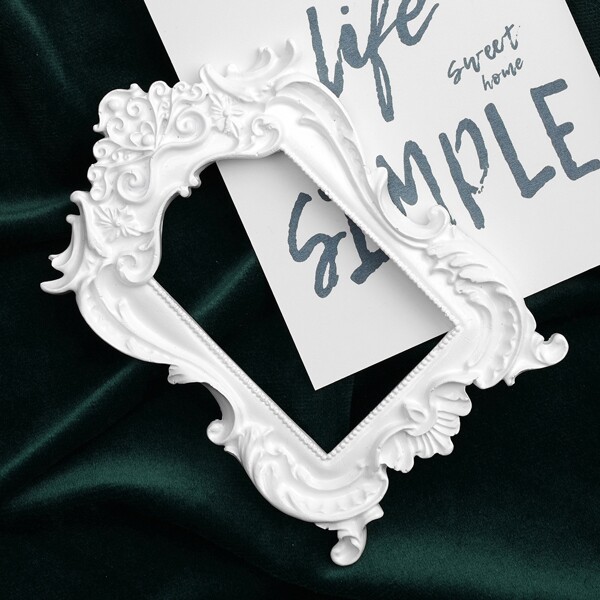 

1pc Relief Decorative Frame, White