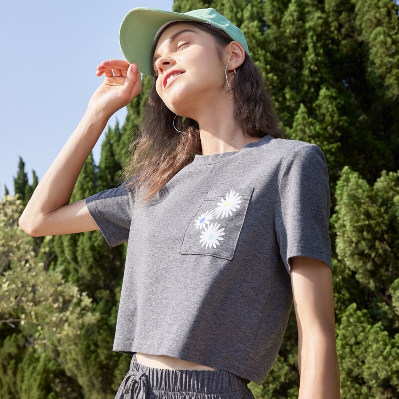 

Floral Pocket Crop Tee, Dark grey