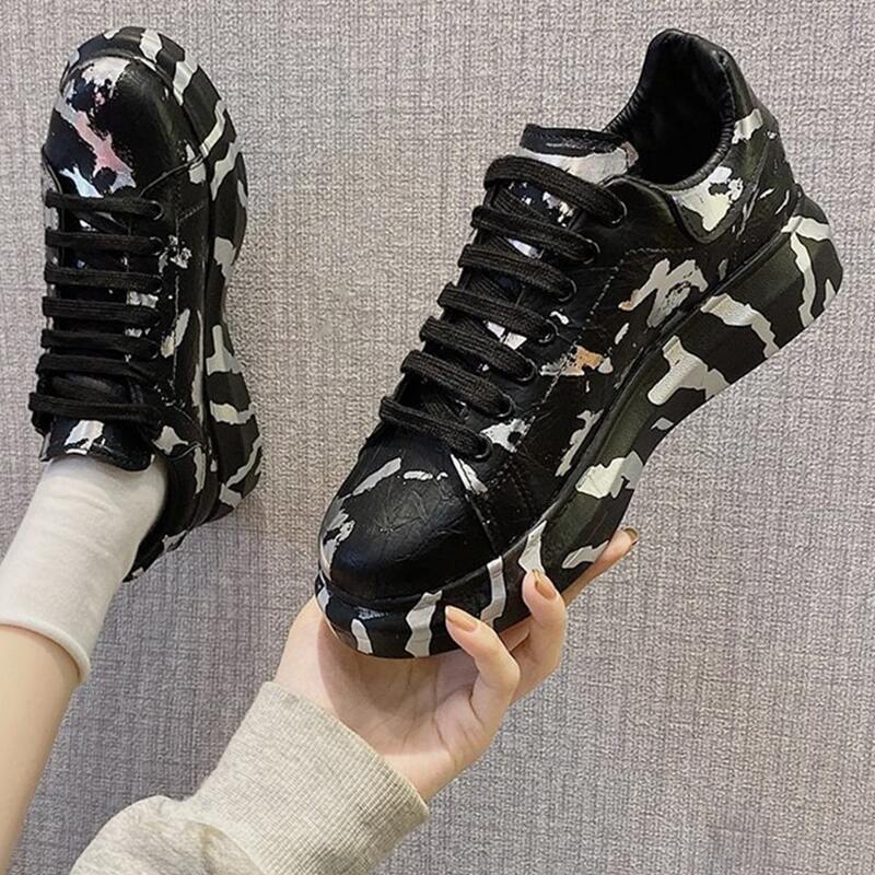 

Graphic Lace-up Skate Shoes, Black