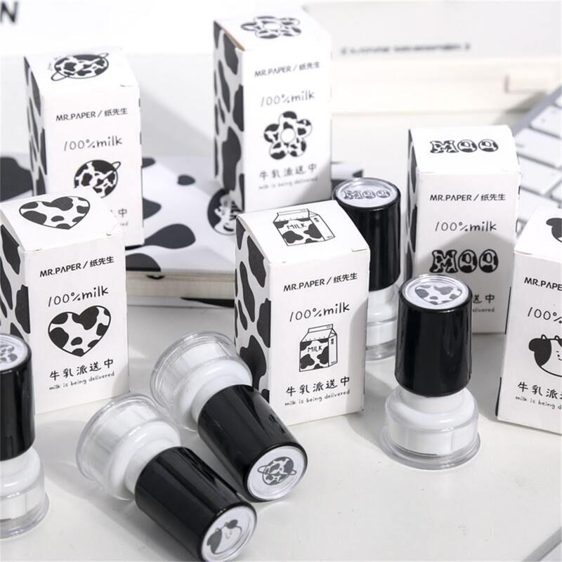 

1pc Random Cow Print Seal, Black and white