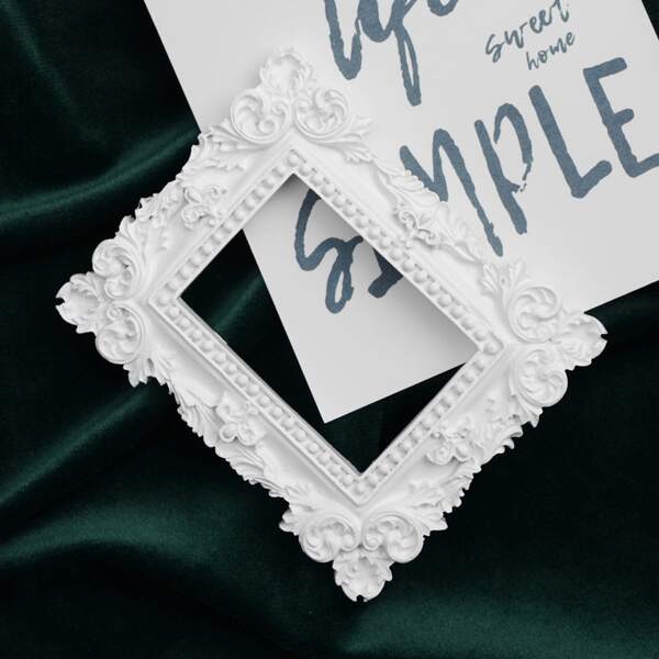 

1pc Relief Decorative Frame, White