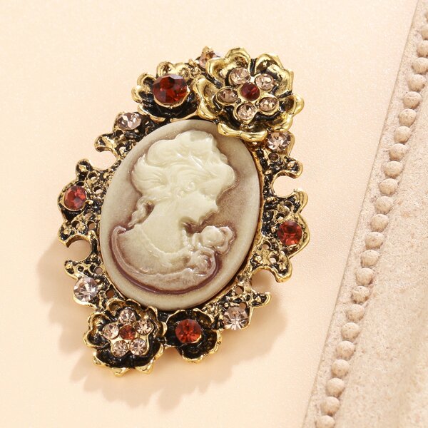 

Rhinestone Detail Vintage Brooch, Bronze