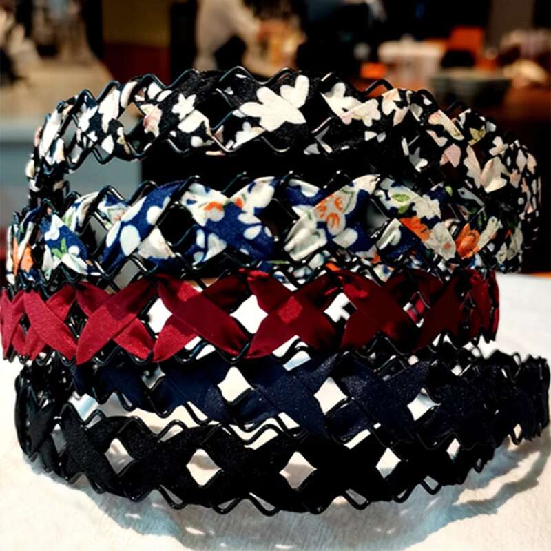 

2pcs Random Hollow Out Headband, Multicolor