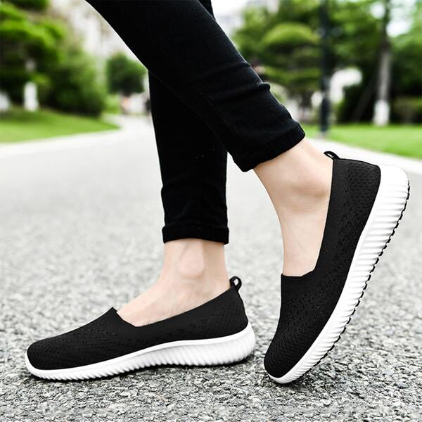 

Minimalist Knit Low Top Sneakers, Black