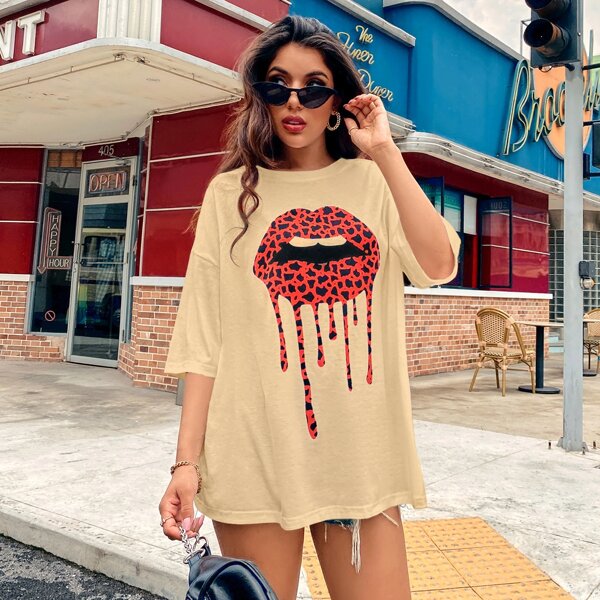 

Lip Print Drop Shoulder Oversized Tee, Apricot
