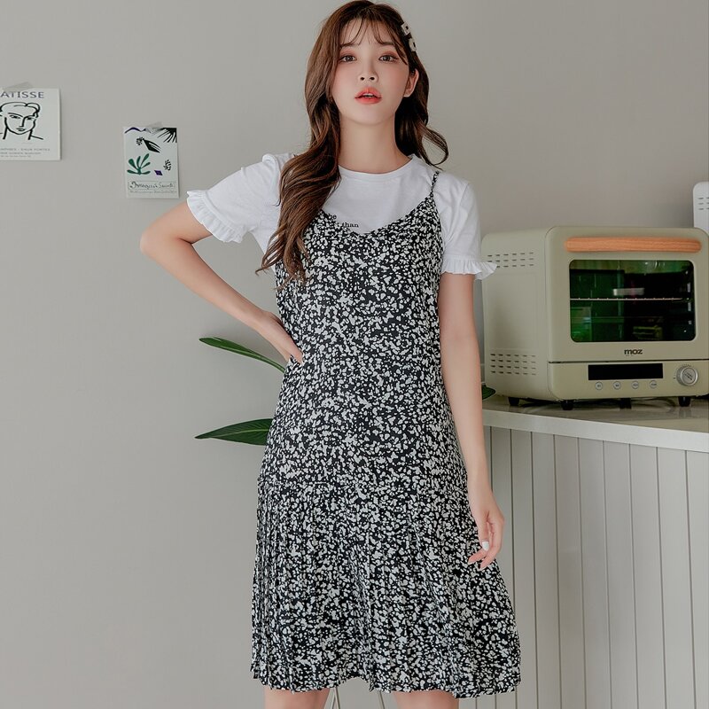 

Ditsy Floral Pleated Hem Cami Dress Without Tee, Black and white