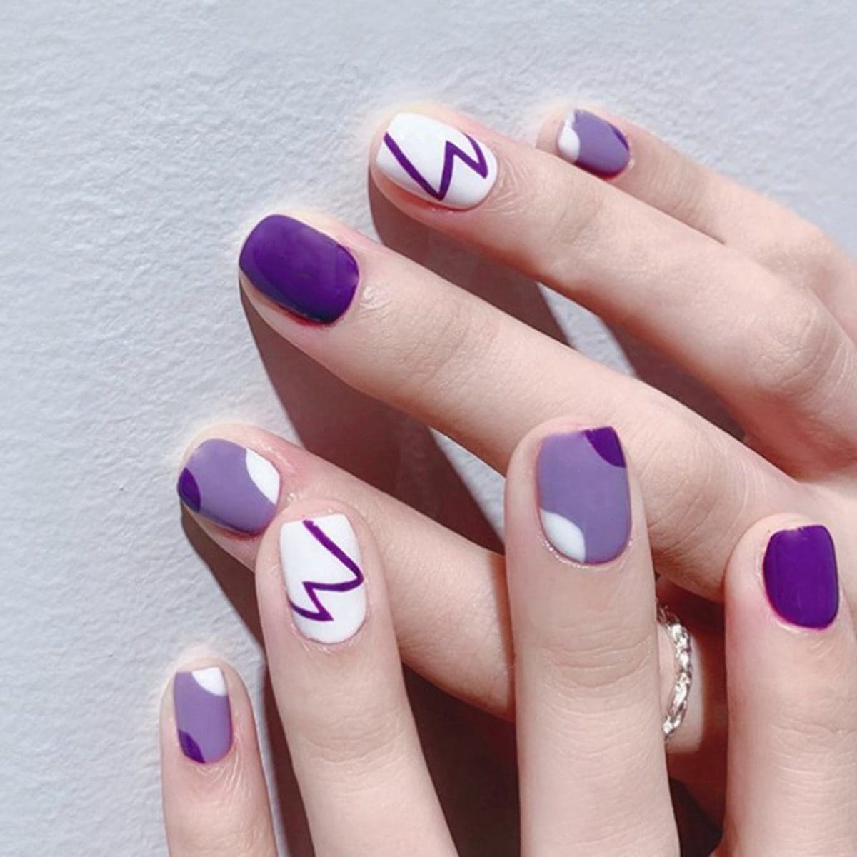 

24pcs Colorblock Fake Nail, Purple