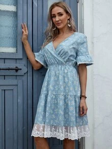 EMERY ROSE Vestido Cruzado De Flores De Margarita Y Rayas Con Cuello Con Volantes - Multicolor - Ver 5