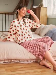 SHEIN Strawberry Print Top & Gingham Capri Trousers PJ Set - Multicolor - View 3