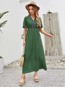 SHEIN فستان التطريز النقطة بوهو