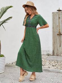 SHEIN فستان التطريز النقطة بوهو