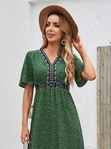 SHEIN فستان التطريز النقطة بوهو