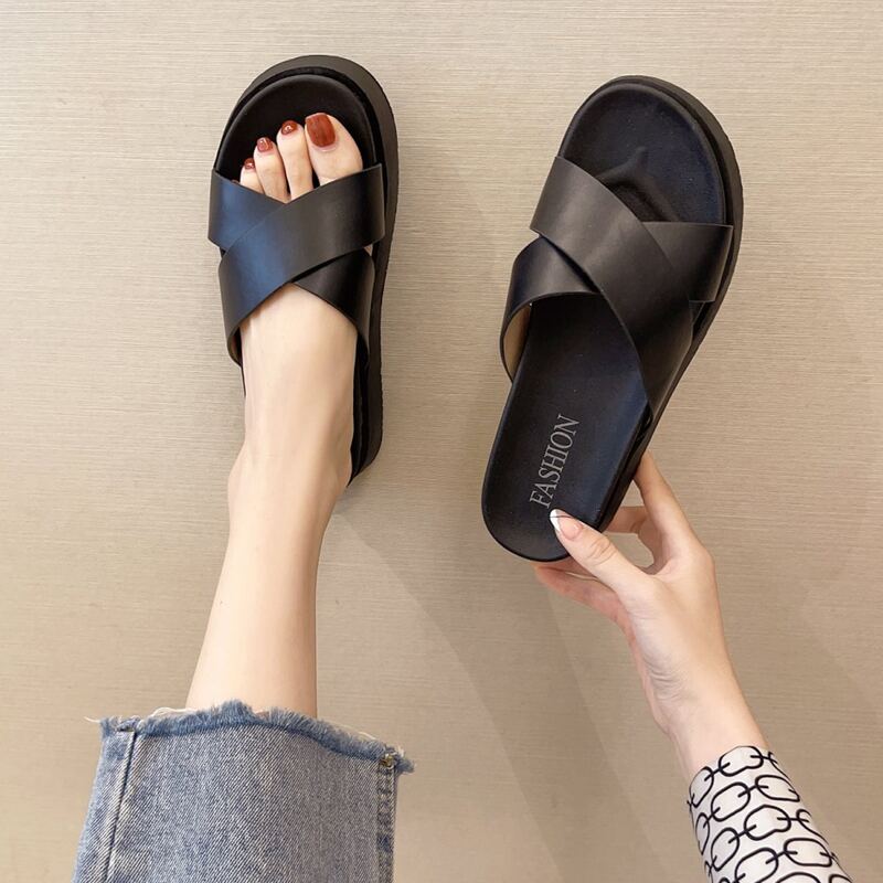 

Criss Cross Flatform Slide Sandals, Black