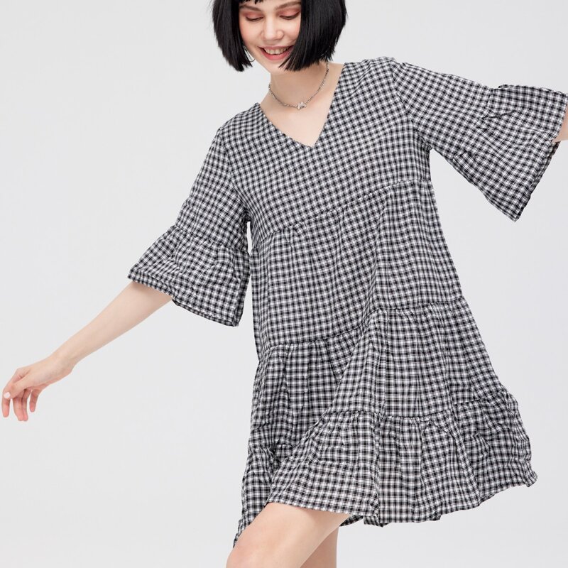 

V-neck Plaid Ruffle Hem Dress, Black and white