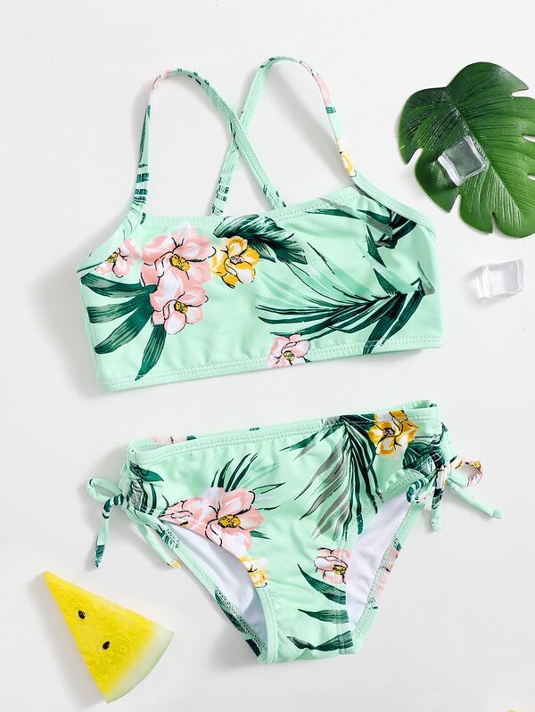 年轻女孩花卉十字交叉比基尼套装夏日海滩