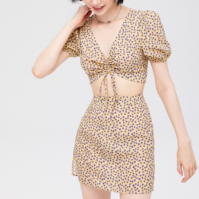 

Ditsy Floral Drawstring Ruched Front Crop Top & Split Hem Skirt Set, Multicolor