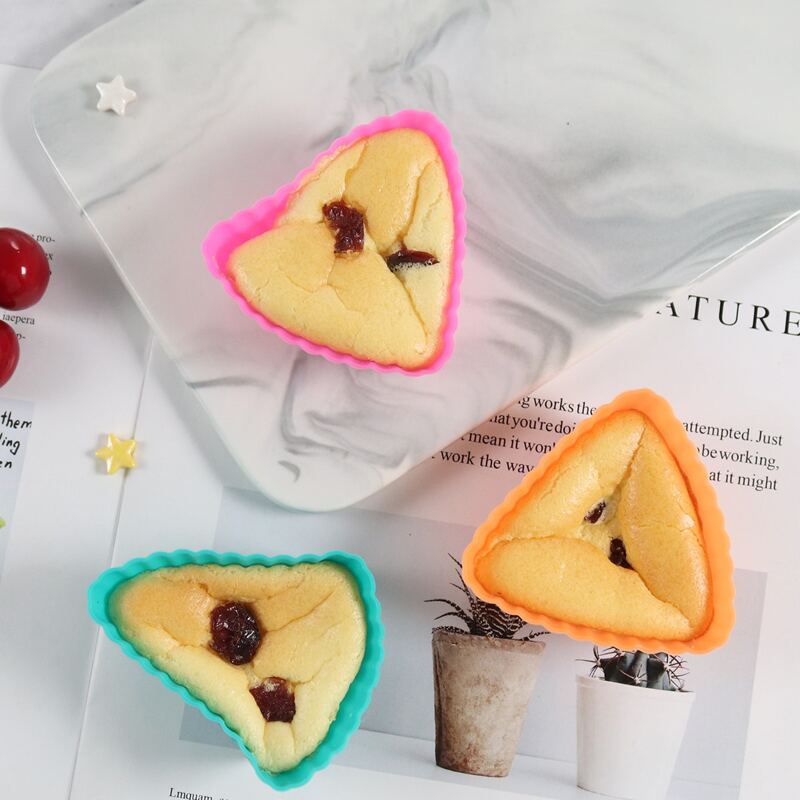 

12pcs Random Triangle Cake Mold, Multicolor