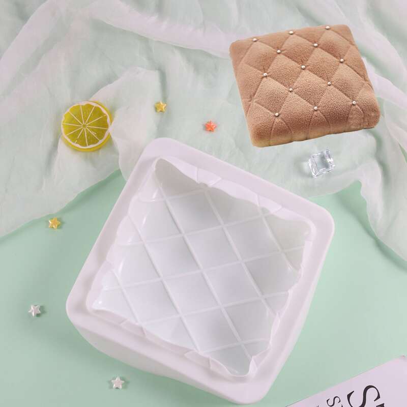 

1pc Argyle Cake Mold, White