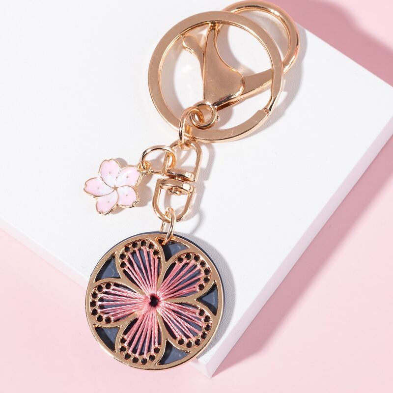 

1pc Floral Decor Keychain, Gold