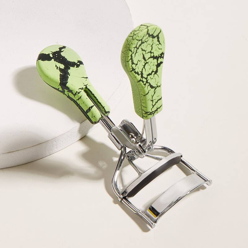 

1pc Crack Pattern Eyelash Curler, Green