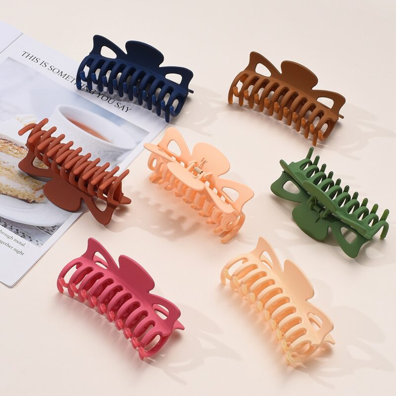 

2pcs Random Solid Hair Claw, Multicolor