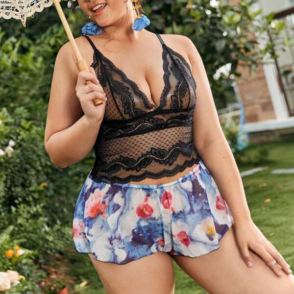 

Plus Floral Lace Bralette With Floral Print Shorts, Multicolor