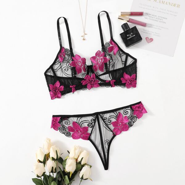 

Plus Embroidered Mesh Underwire Lingerie Set, Hot pink