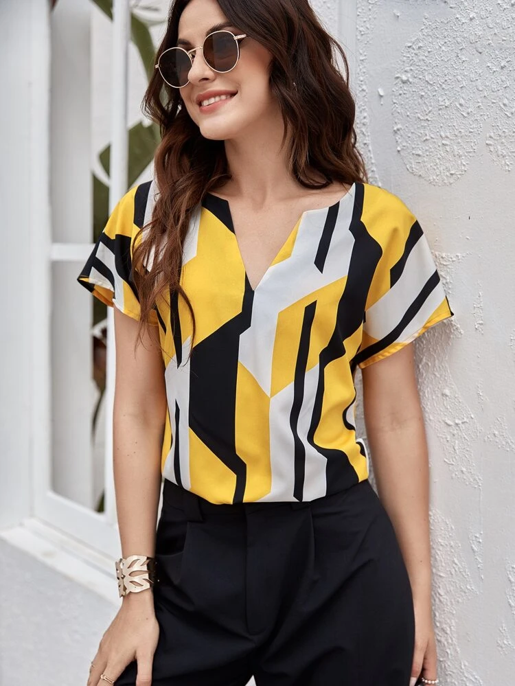 Top z wycięciem pod szyją