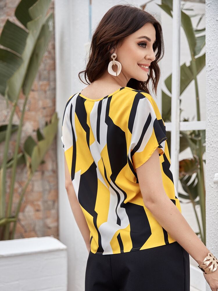 Top z wycięciem pod szyją