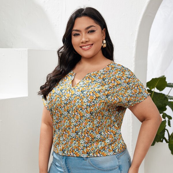 

Plus Notch Neck Batwing Sleeve Ditsy Floral Top, Multicolor