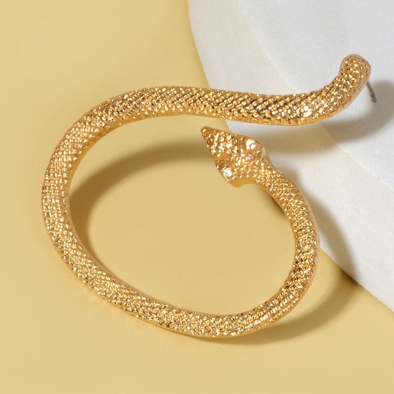 

1pc Serpentine Design Ear Cuff, Gold