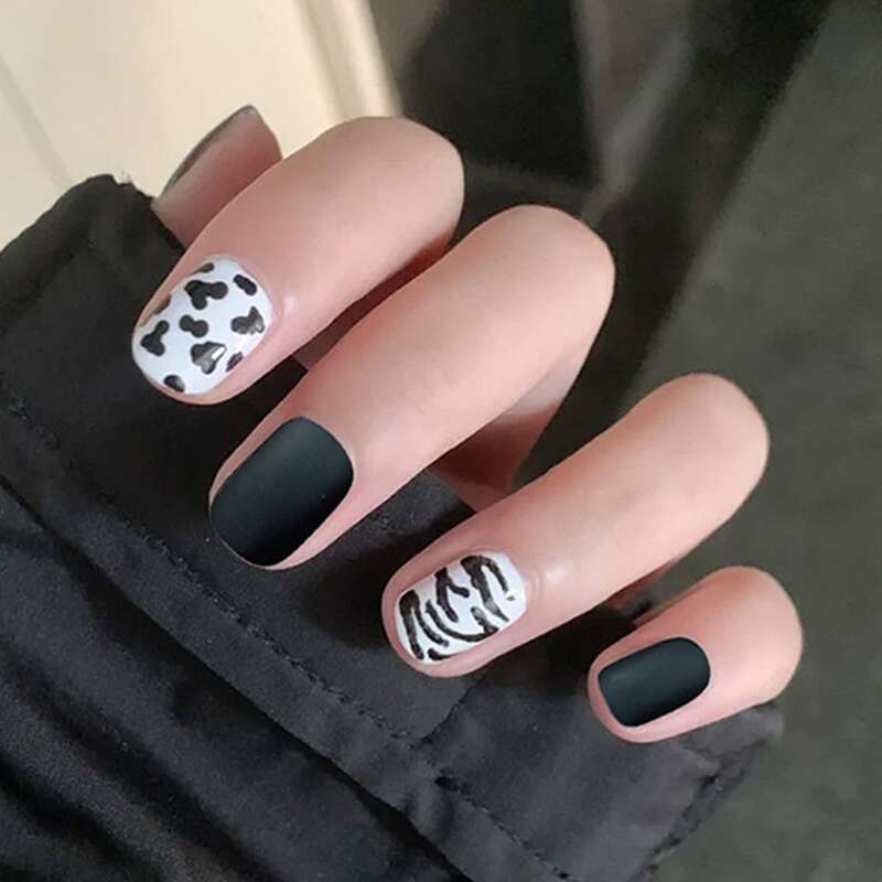

24pcs Colorblock Fake Nail, Black and white
