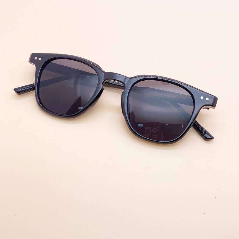 

Square Frame Sunglasses