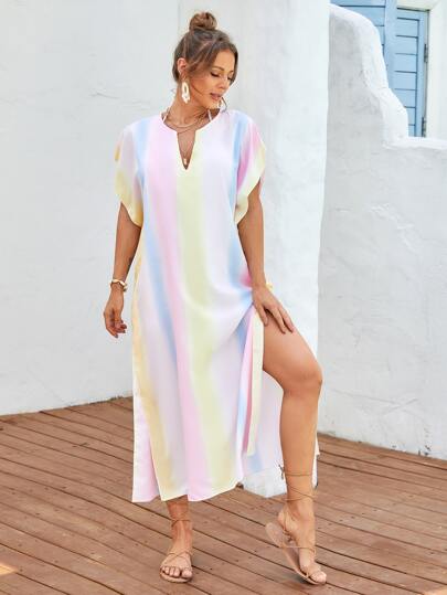 فستان بفتحة فخذ وطباعة مخططة