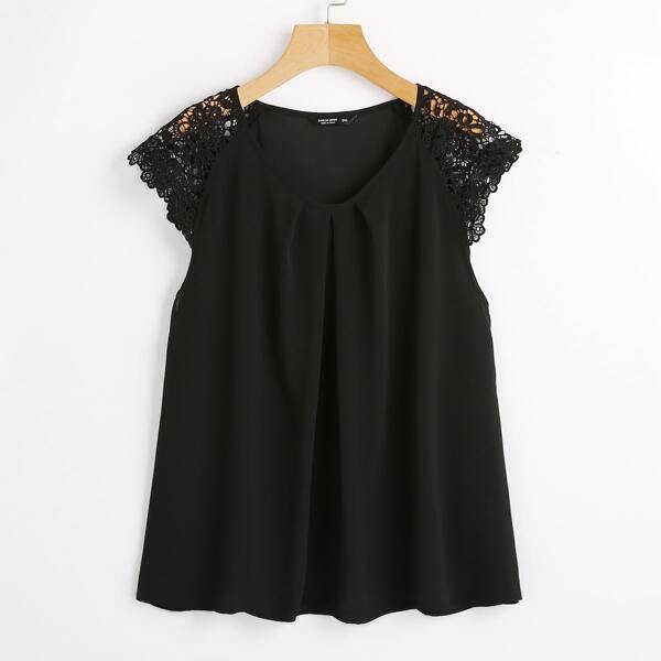 

Plus Contrast Lace Curved Hem Blouse, Black
