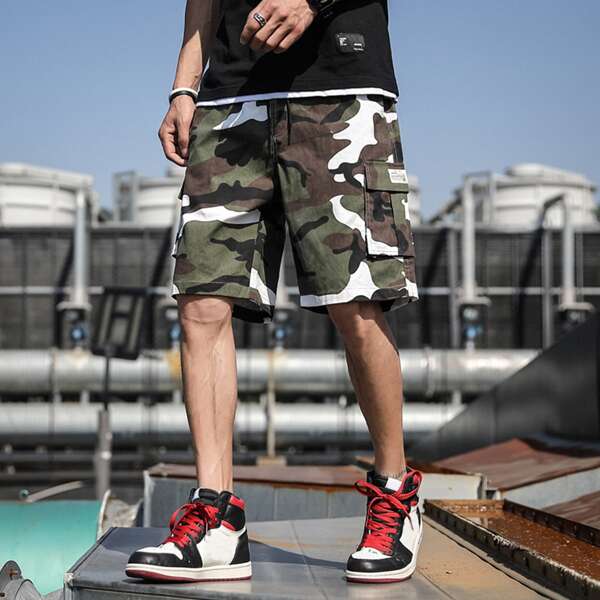 

Men Camo Print Flap Pocket Shorts, Multicolor