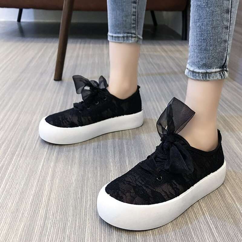

Floral Lace Lace-up Sneakers, Black