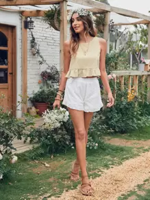 SHEIN Holidaya 素色荷葉邊下擺上衣 - 米色 - 查看 3