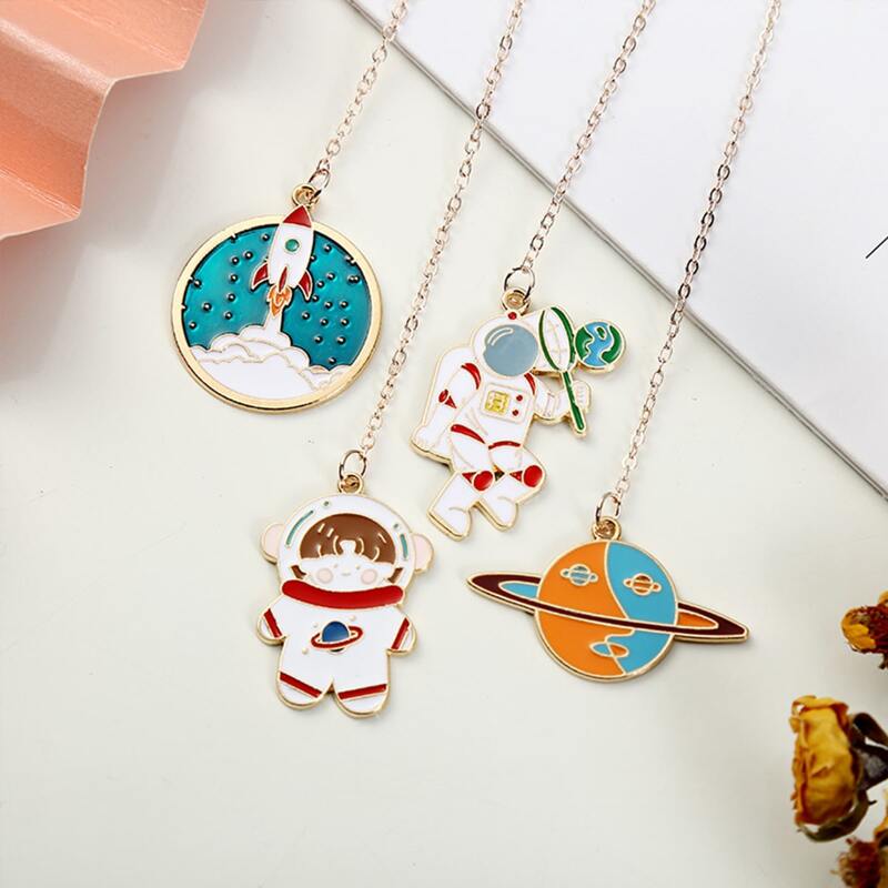 

1pc Outer Space Pendant Random Bookmark, Multicolor