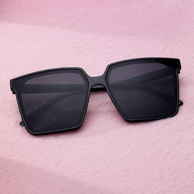 

Square Frame Sunglasses