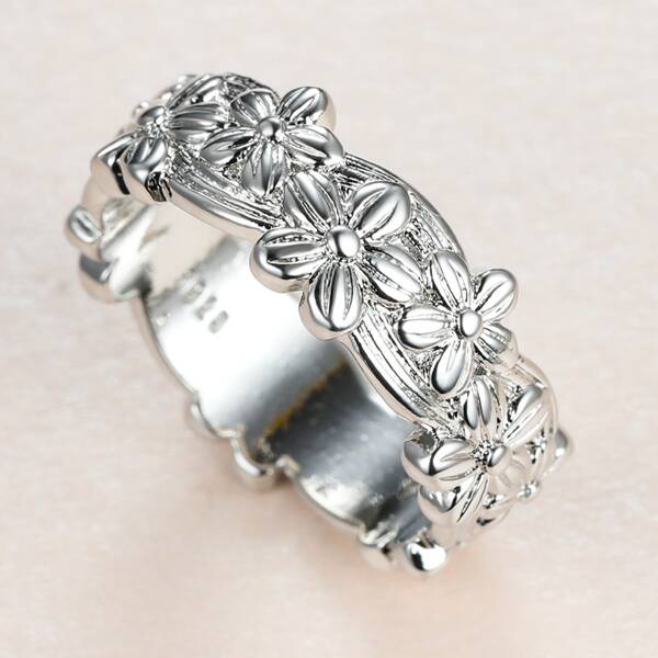 

Flower Detail Ring, Silver