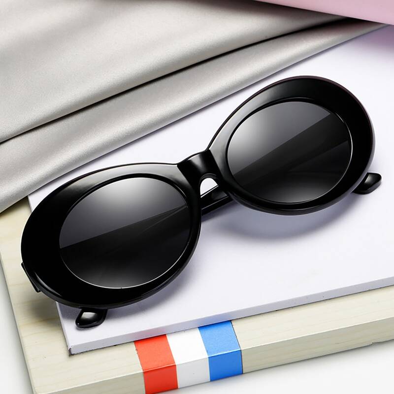 

Oval Frame Sunglasses, Black