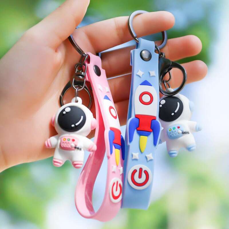 

1pc Random Mini Astronaut Keychain, Multicolor