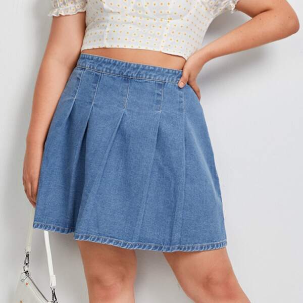 

Plus High Waist Zip Back Pleated Denim Skirt, Medium wash
